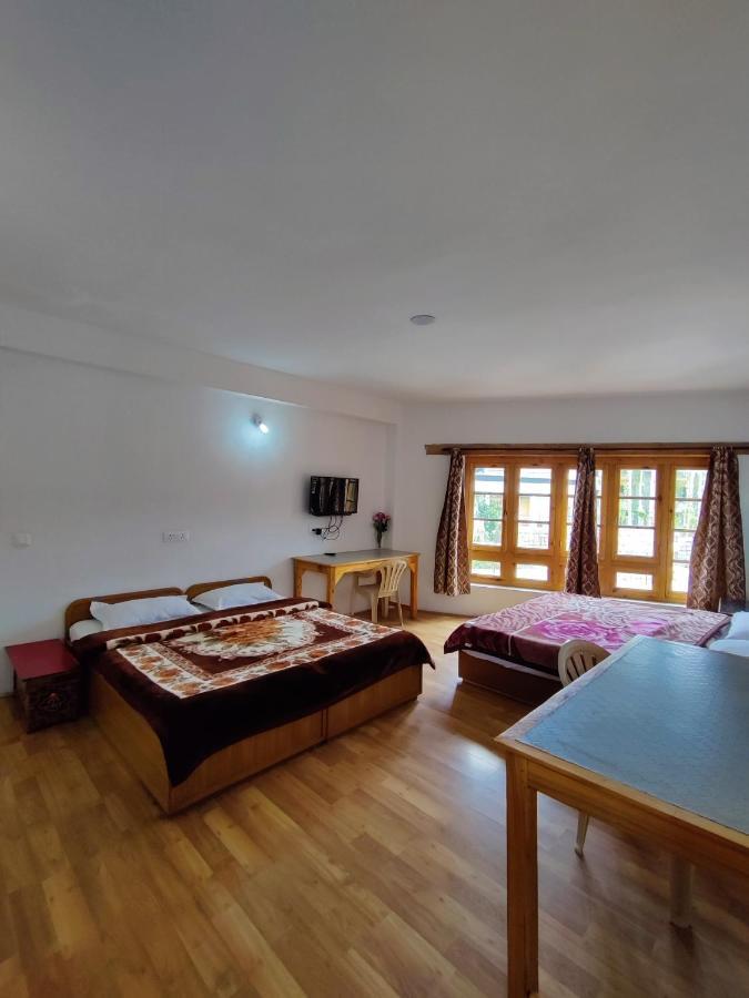 Jig Gyas Guest House 레 외부 사진